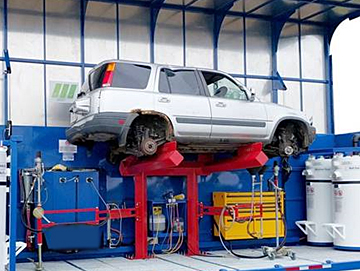 Vehicle on fluid removal system for automotive recycling